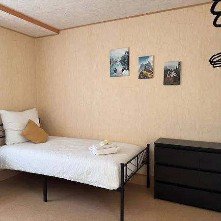 M B Homes Reutlingen2 Worker House بفولينغن